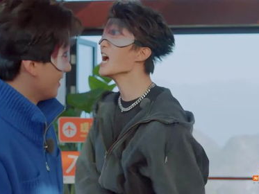 王安宇打胡先煦屁股引发热议：娱乐圈友情与冲突的边界