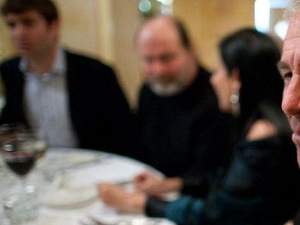 特朗普与爱泼斯坦私密照片曝光：真相与争议交织的幕后故事