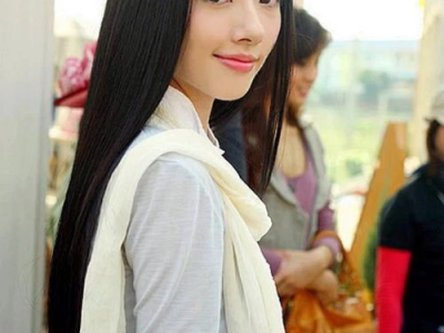 车途相伴，郭碧婷与向佐甜蜜挽手传情