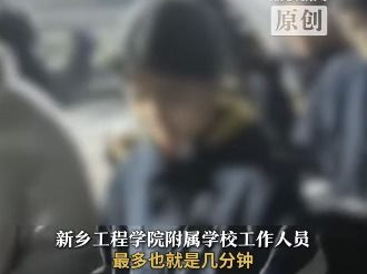晨曦微光下的求知身影：路灯下的读书时光