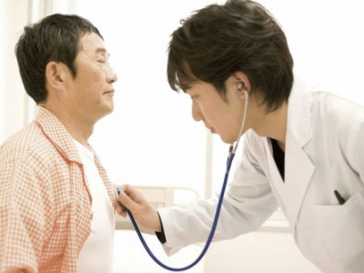 “十年体检无恙，女子再发声揭示癌症早期症状识别的重要性”