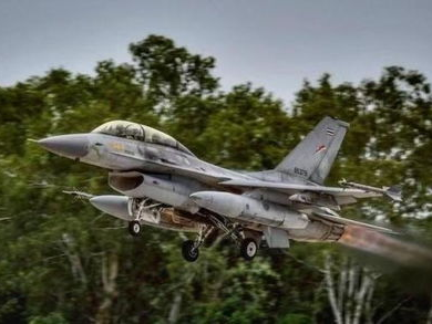 柬埔寨重机枪手英勇反击，泰国战机遭遇猛烈扫射