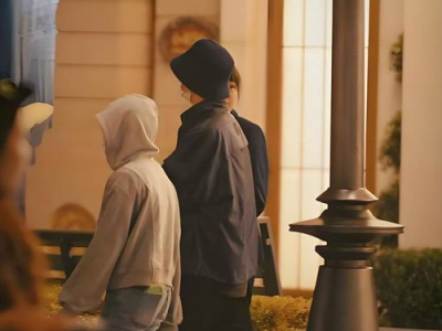 王俊凯保镖全程陪同全红婵，温馨守护见证荣耀时刻